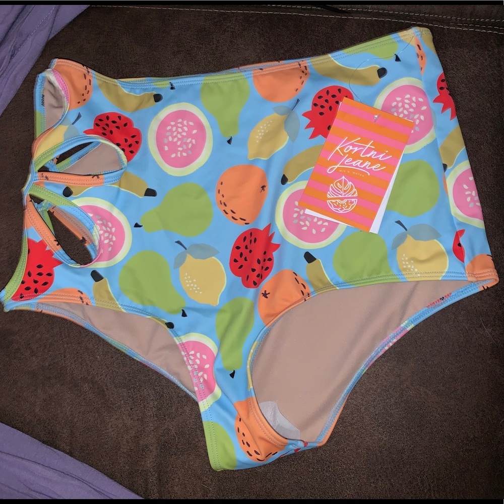 Kortni Jeane cut out bottoms L